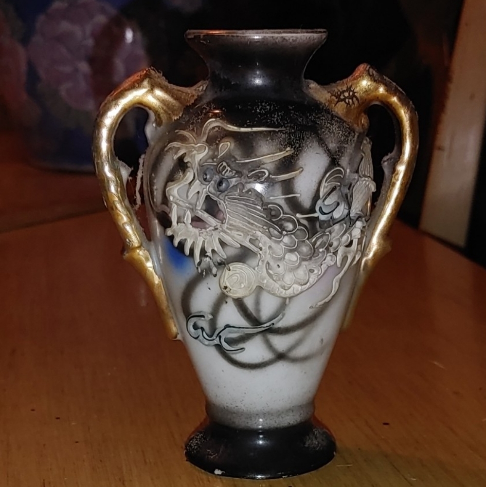 VTG Dragonware Vase